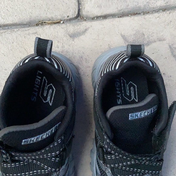 Black and SilverSkechers LIGHTS Toddler Boys 8 - Picture 5 of 9